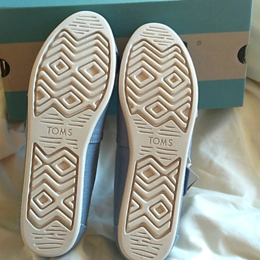 NIB Women's Toms light blue canvas shoes size 9.5 - Picture 7 of 9